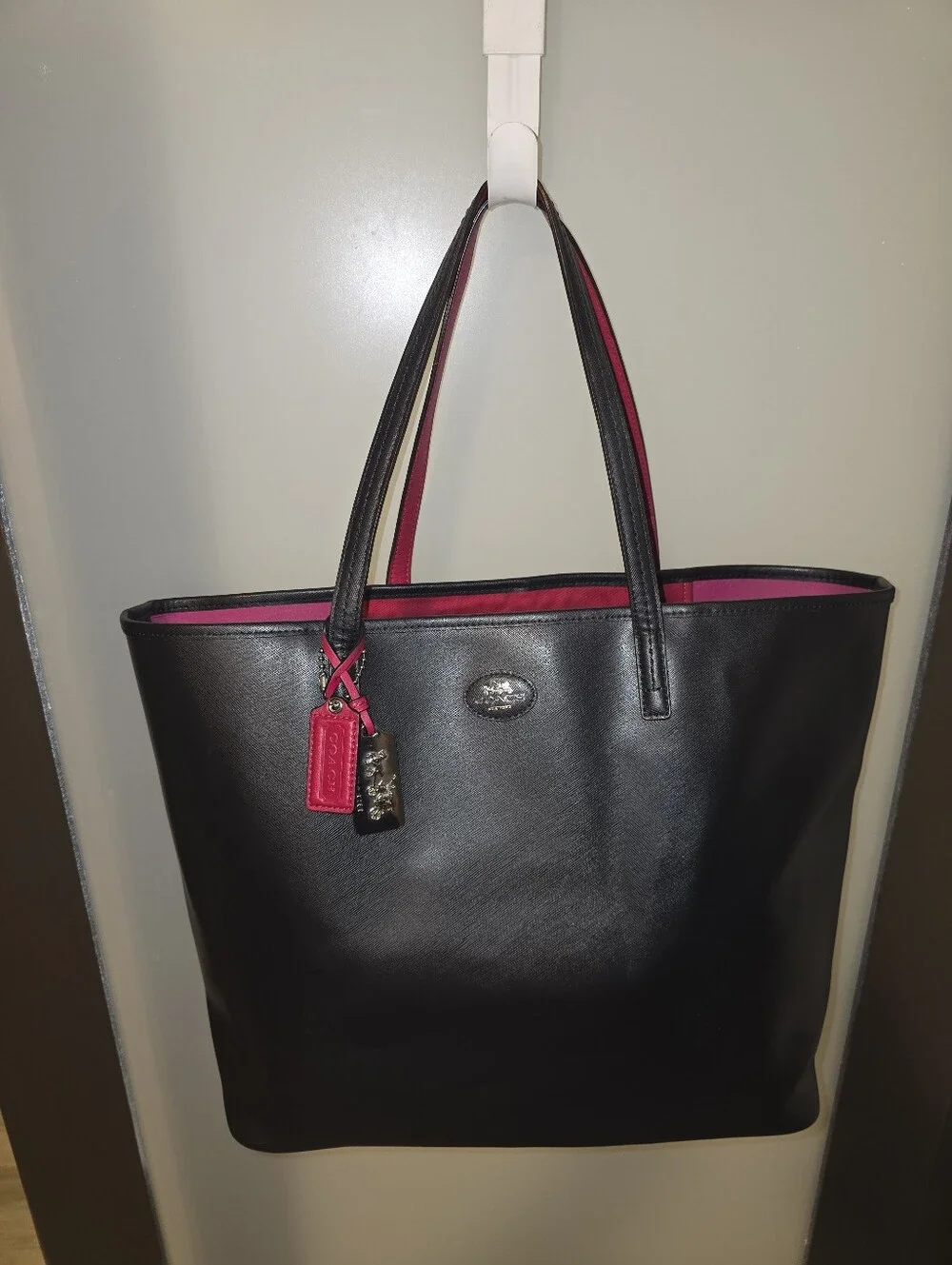 COACH 32701 Metro Large Tote Black Saffiano Leather Loganberry Pink Interior **